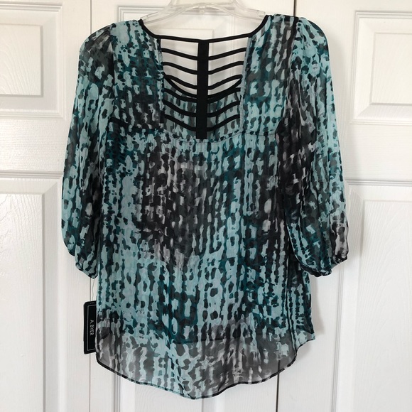 Top - Picture 2 of 2